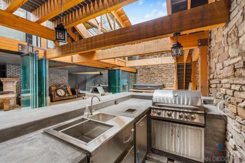 $2,700,000 | 843 Tenth Avenue, Unit A & B, San Diego, CA 92101