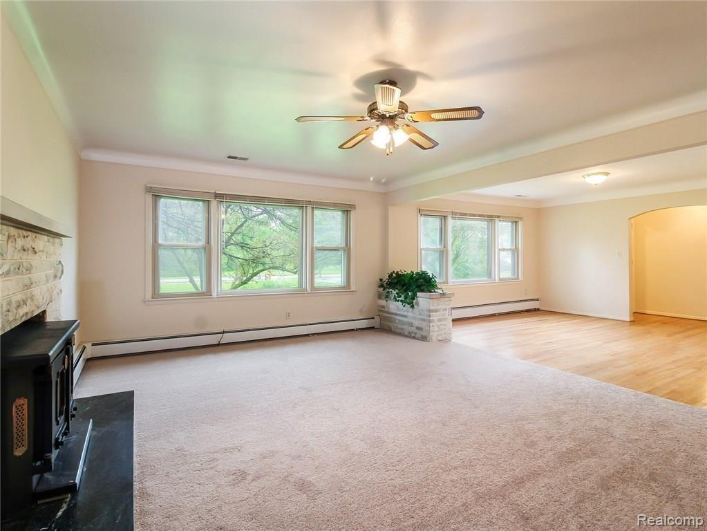 012-Family_Room-4234121-medium4x3.jpg