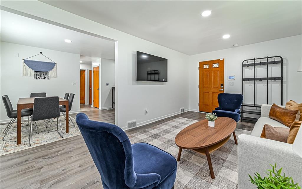 830 Sherwood Road Pittsburgh, PA 15221 - Photo 4 of 42