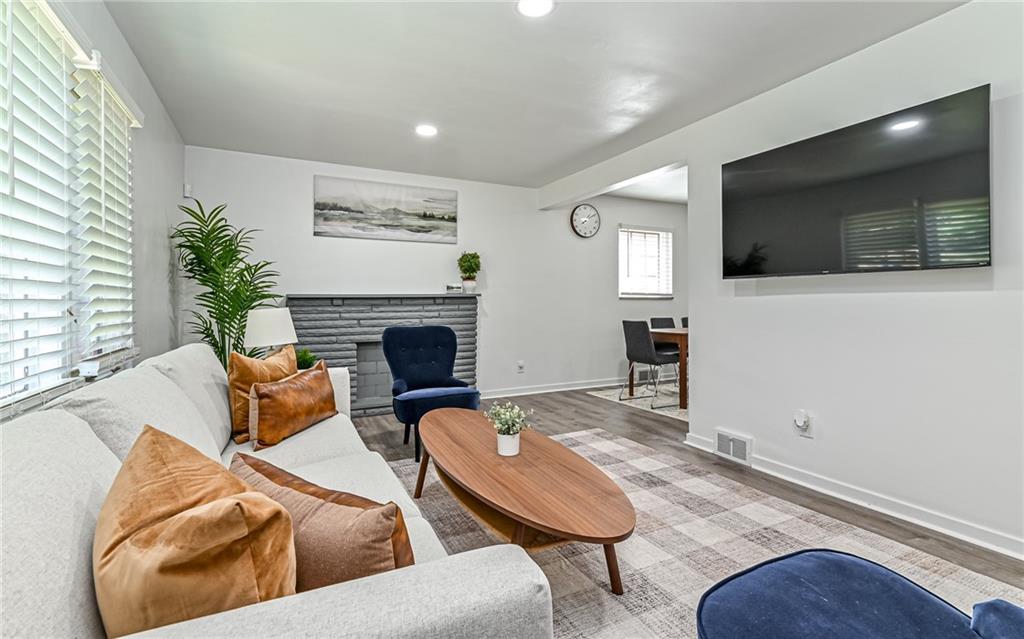 830 Sherwood Road Pittsburgh, PA 15221 - Photo 5 of 42