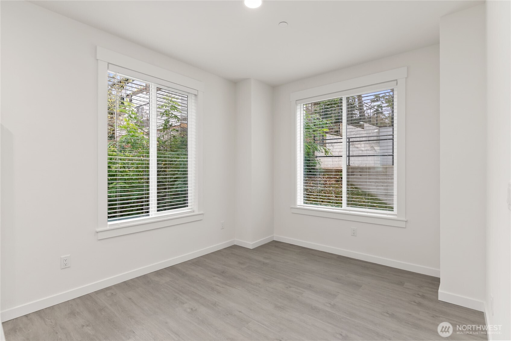 1926 South Washington Street, Unit B206 Tacoma, WA 98405 - Photo 9 of 39 a view of an empty room with a window