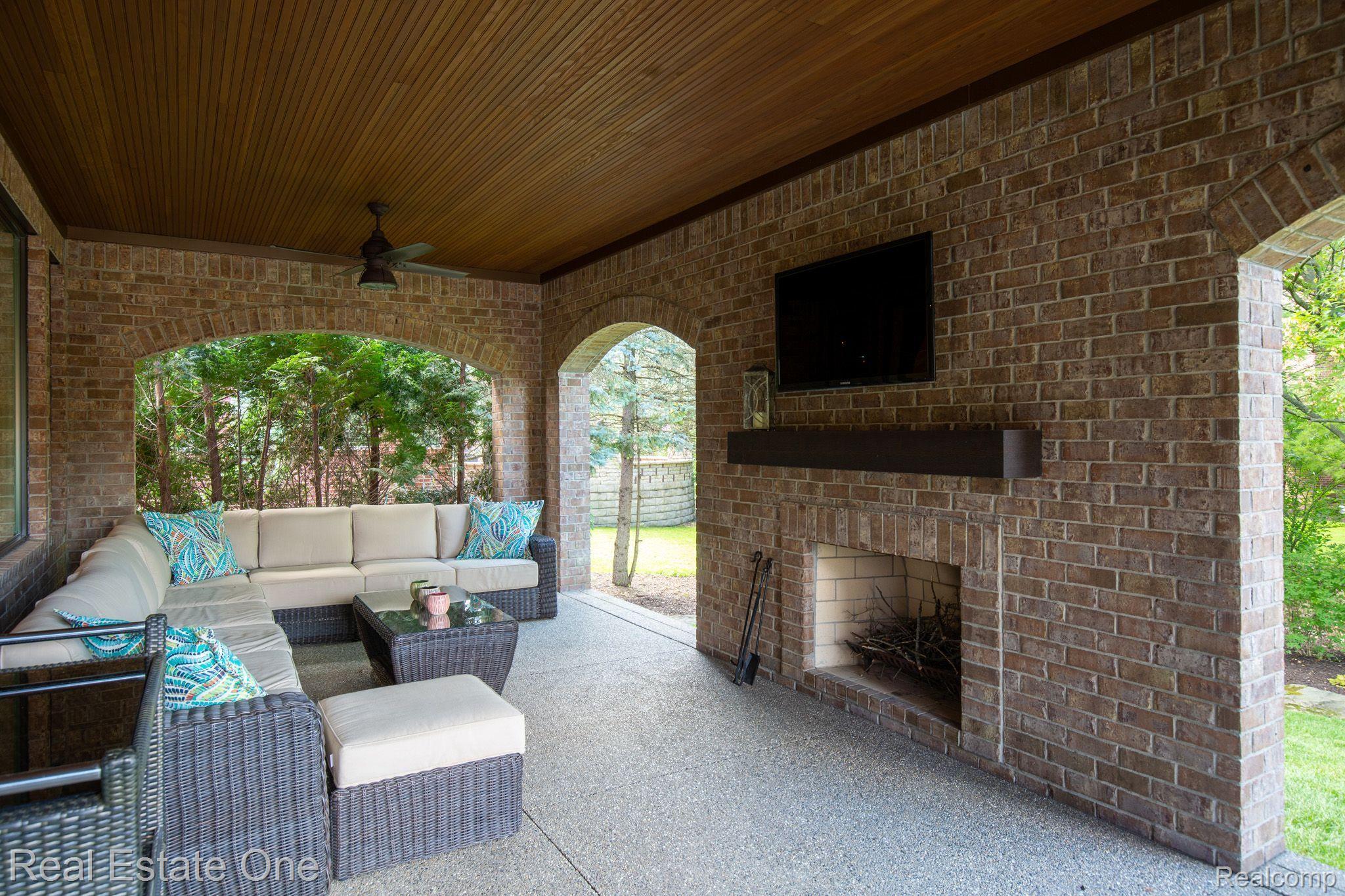 3760 Cedar Brook Drive Rochester, MI 48309 - Photo 72 of 76 Veranda with Wood Beadboard Ceiling, Ceiling Fan