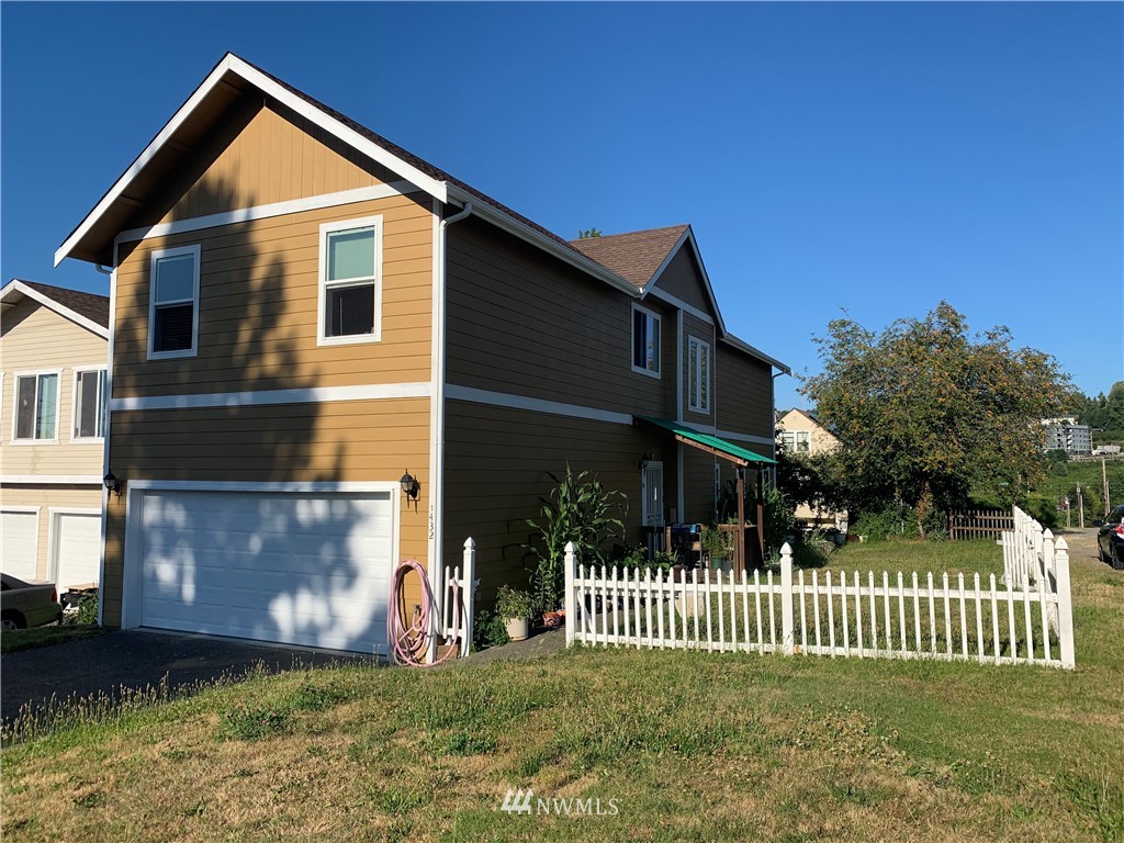 1432 Shattuck Avenue South Renton, WA 98055 - Photo 1 of 19 Gallery Image 1