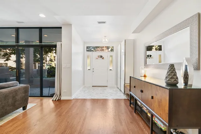 $335,000 | 2518 North Willetts Court, Unit GS, Chicago, IL 60647