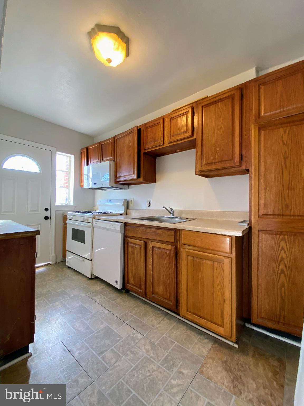 3927 R Street Southeast Washington, DC 20020 - Photo 4 of 48 Gallery Image 4