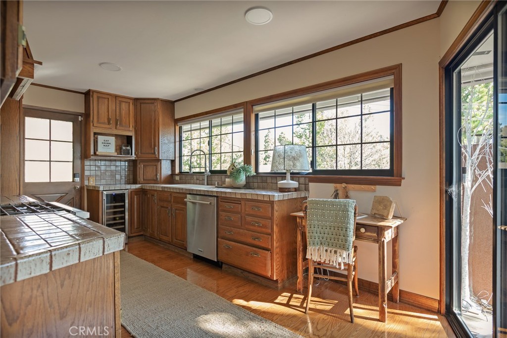 27538 West Shore Road Lake Arrowhead, CA 92352 - Photo 8 of 44