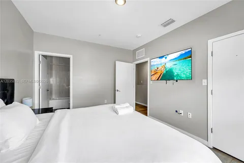 $3,500 | 171 Northwest 158th Street, Unit 1, Miami, FL 33169