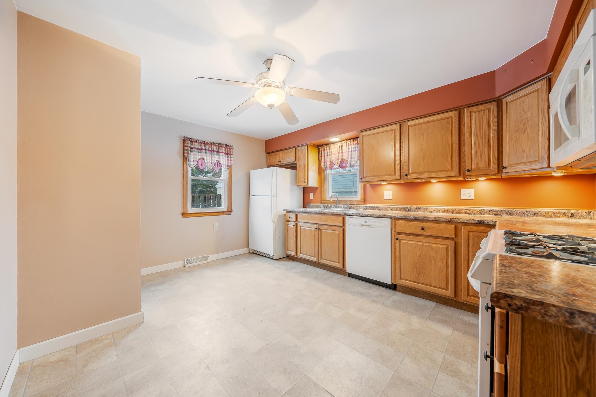 1717 West Franklin Street Appleton, WI 54914 - Photo 5 of 33