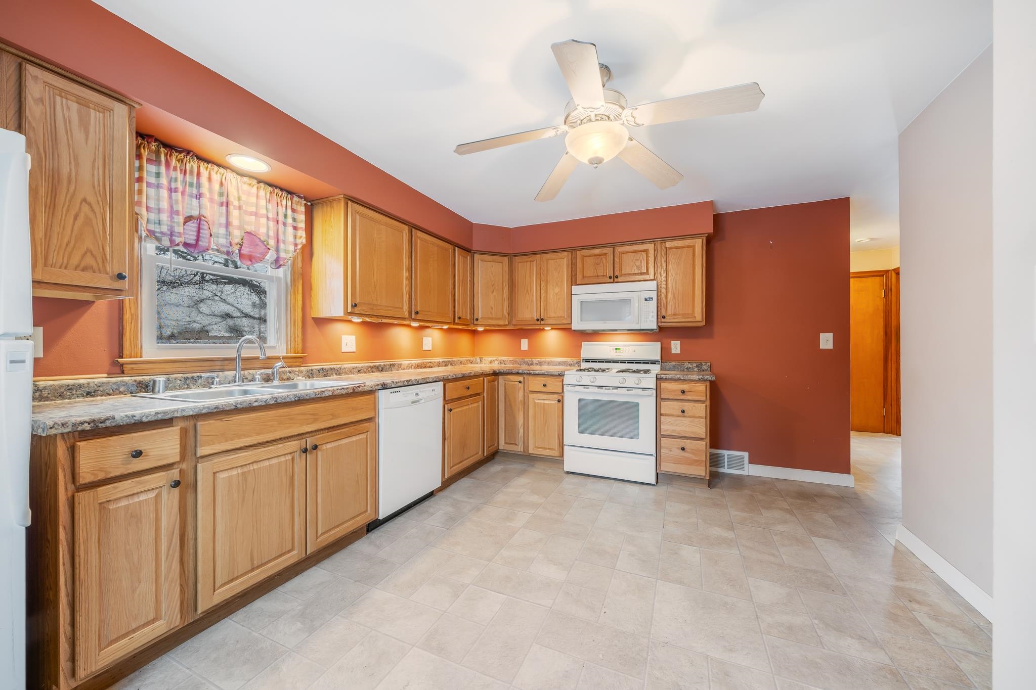 1717 West Franklin Street Appleton, WI 54914 - Photo 6 of 33