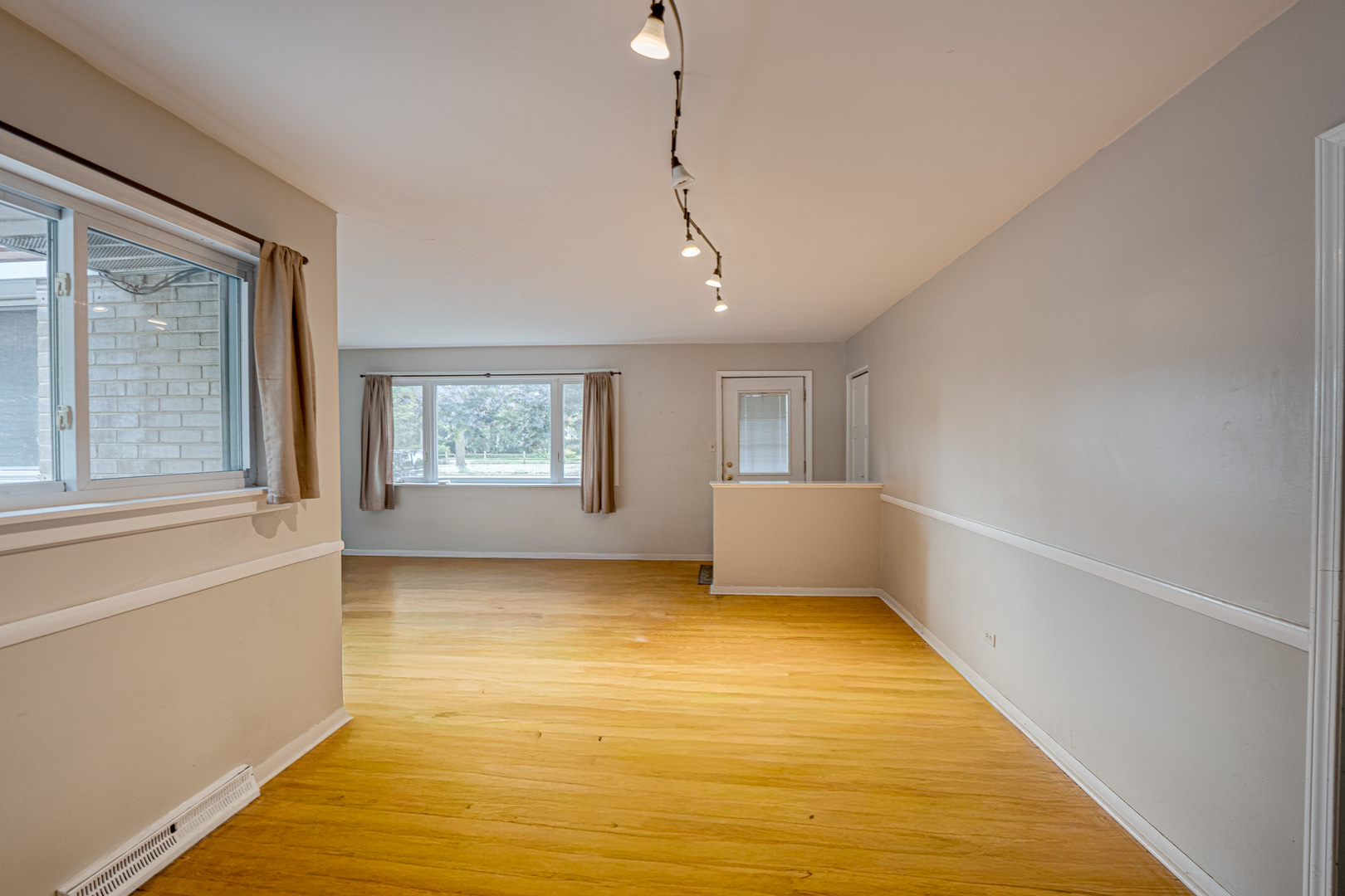 1127 Santa Rosa Avenue Wheaton, IL 60187 - Photo 7 of 31 Gallery Image 7