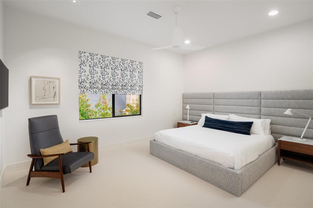 5000 Hanover Avenue Dallas, TX 75209 - Photo 22 of 36 a bedroom with a bed and a couch