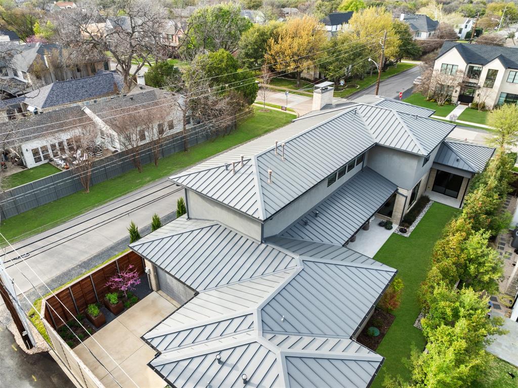 5000 Hanover Avenue Dallas, TX 75209 - Photo 33 of 36 a view of a roof deck with couches and wooden floor