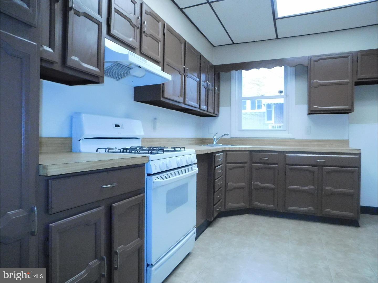 223 Sanford Road Upper Darby, PA 19082 - Photo 4 of 14