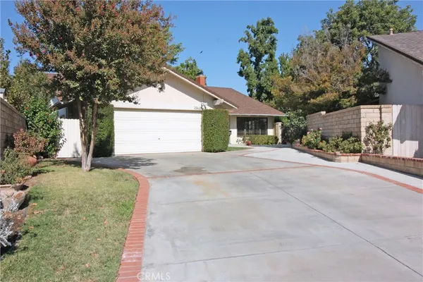 $3,895 | 25433 Plaza Escovar, Valencia, CA 91355