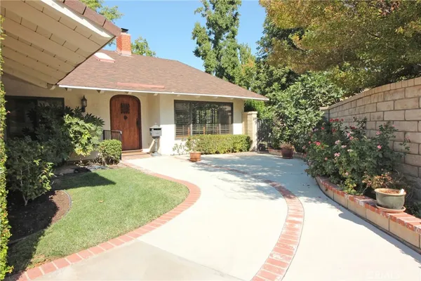 $3,895 | 25433 Plaza Escovar, Valencia, CA 91355