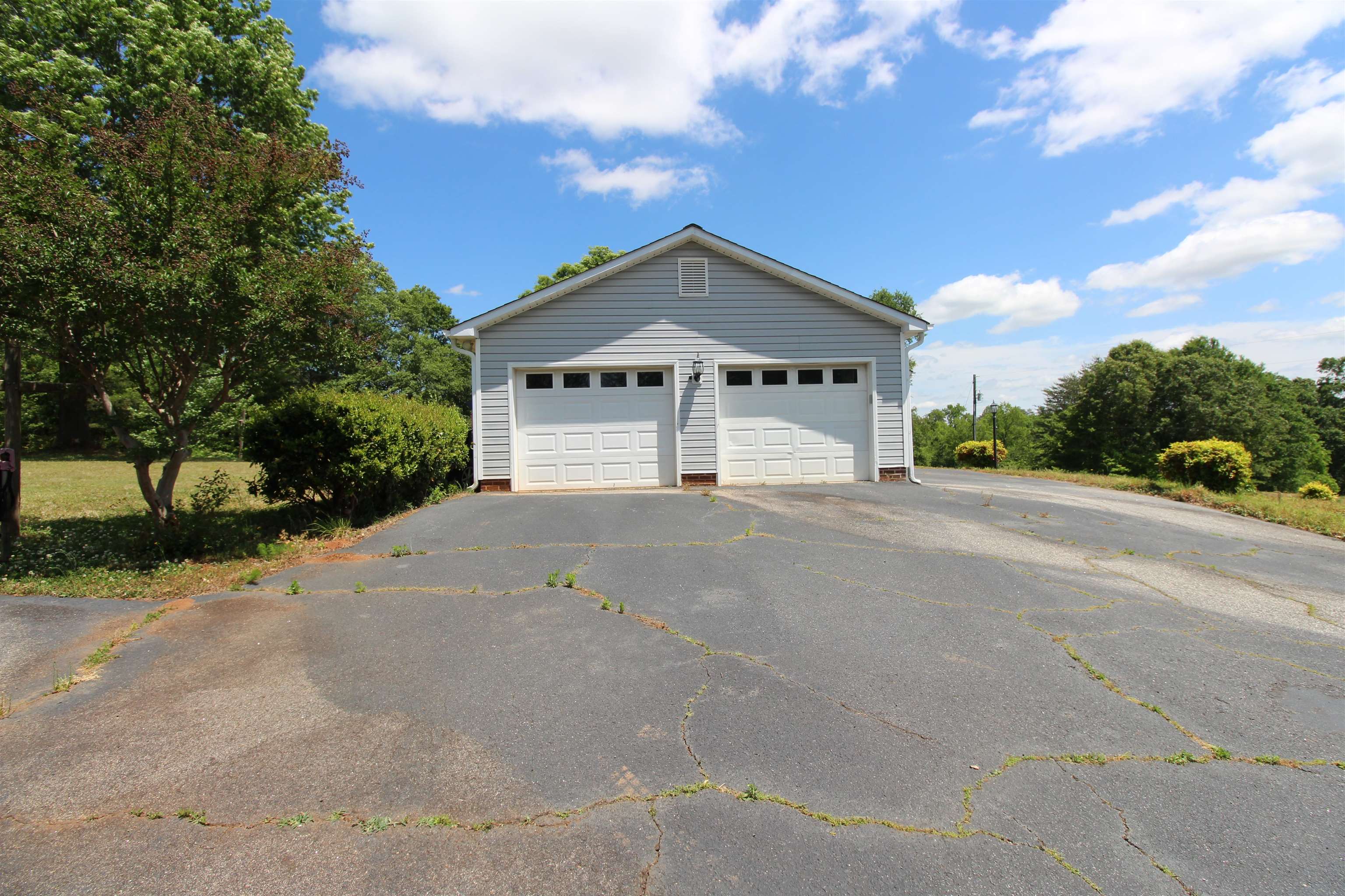 152 Timberlake Drive Inman, SC 29349 - Photo 4 of 46