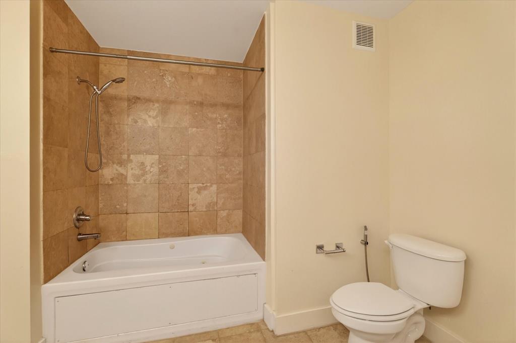 5055 Addison Circle, Unit 409 Addison, TX 75001 - Photo 22 of 31