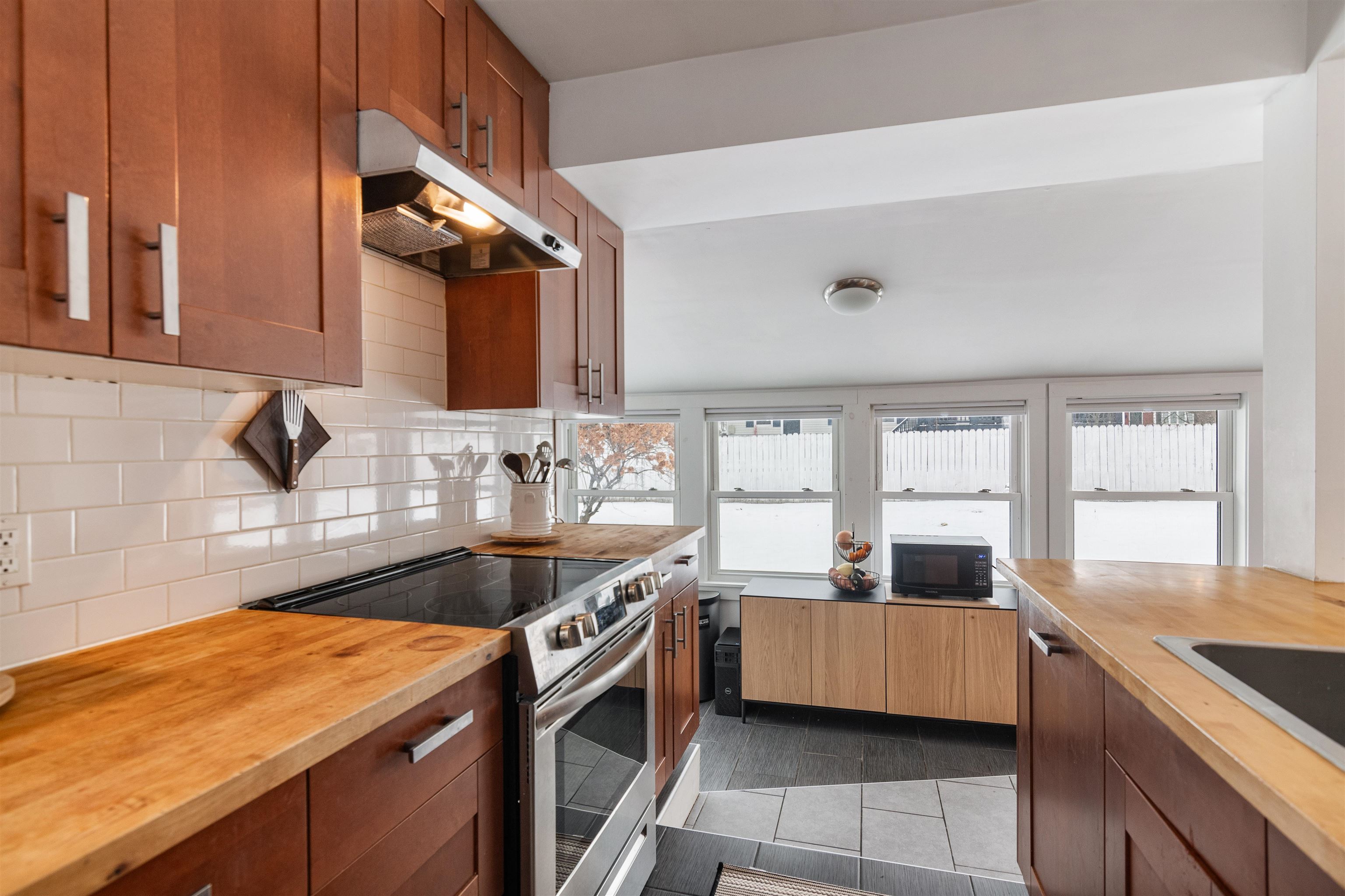 16 Bittersweet Lane Burlington, VT 05401 - Photo 4 of 40