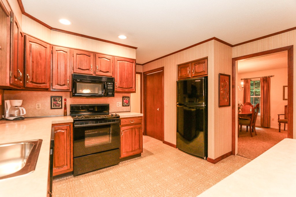 561 Frank Smith Road Longmeadow, MA 01106 - Photo 9 of 27