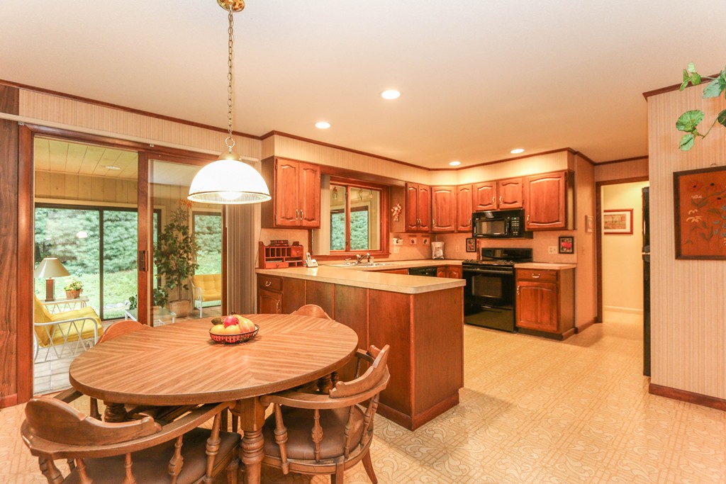 561 Frank Smith Road Longmeadow, MA 01106 - Photo 10 of 27