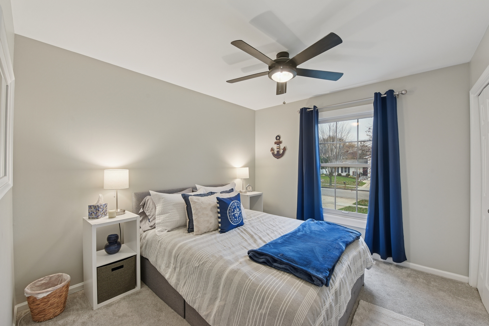 186 Ivy Lane Bloomingdale, IL 60108 - Photo 20 of 38 a bedroom with a large bed and a window