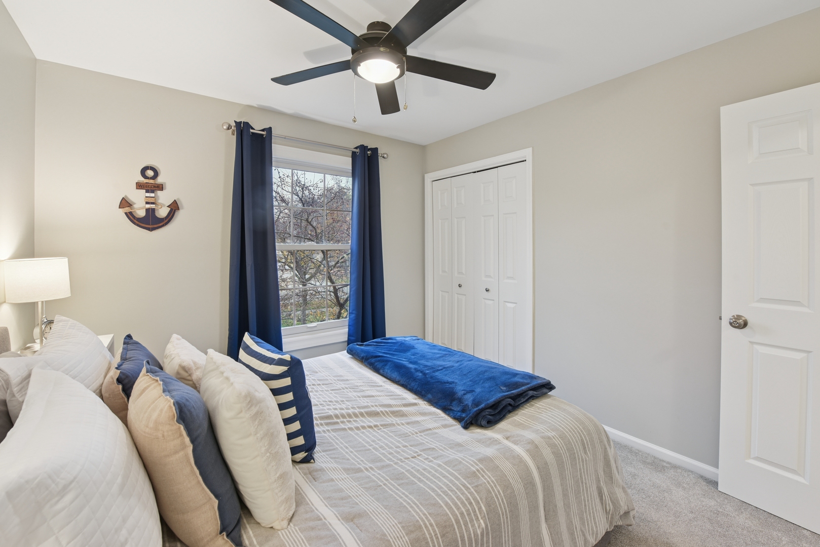 186 Ivy Lane Bloomingdale, IL 60108 - Photo 22 of 38 a bedroom with a large bed and a window