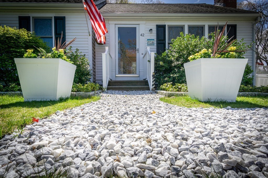 42 Puritan Road Bourne, MA 02532 - Photo 3 of 42 Gallery Image 3