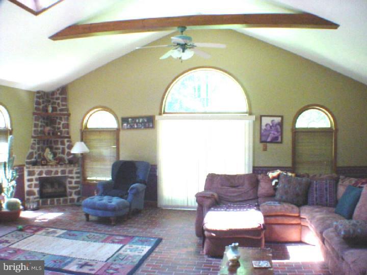 149 Scroggy Road Oxford, PA 19363 - Photo 2 of 14 Gallery Image 2