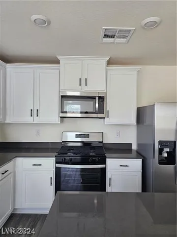 $2,000 | 6184 Pink Cosmos Avenue, Las Vegas, NV 89122