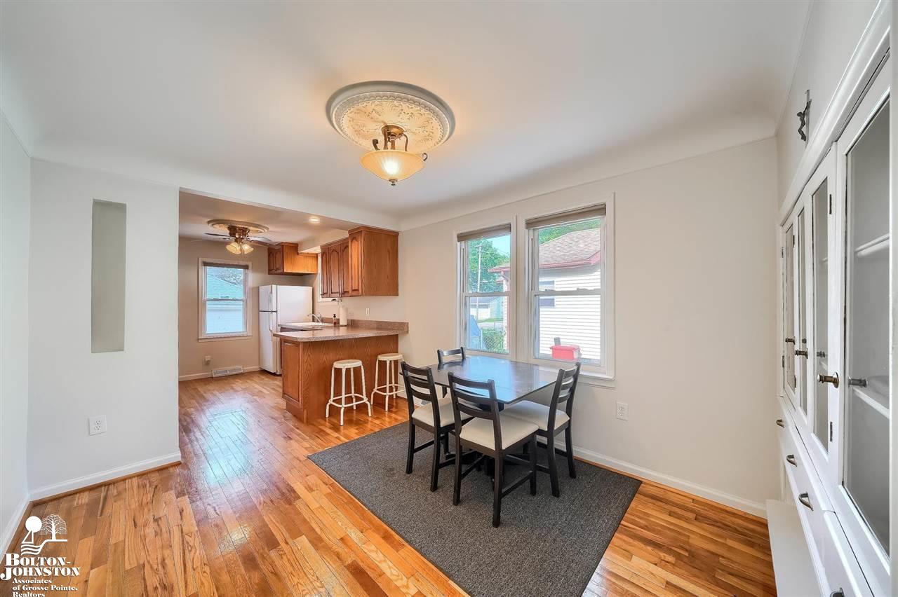 2110 Roslyn Road Grosse Pointe Woods, MI 48236 - Photo 14 of 30