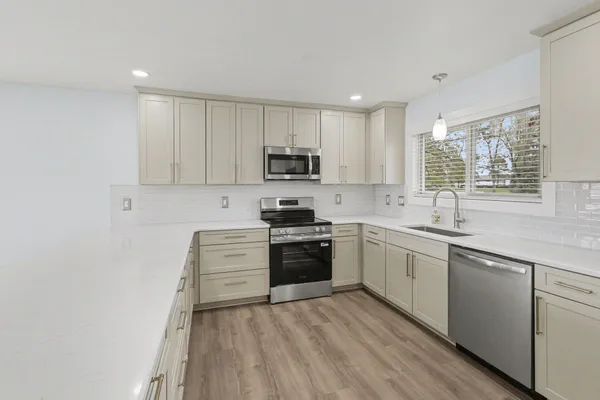 $689,900 | 186 Bedford Drive, Brooklyn, MI 49230
