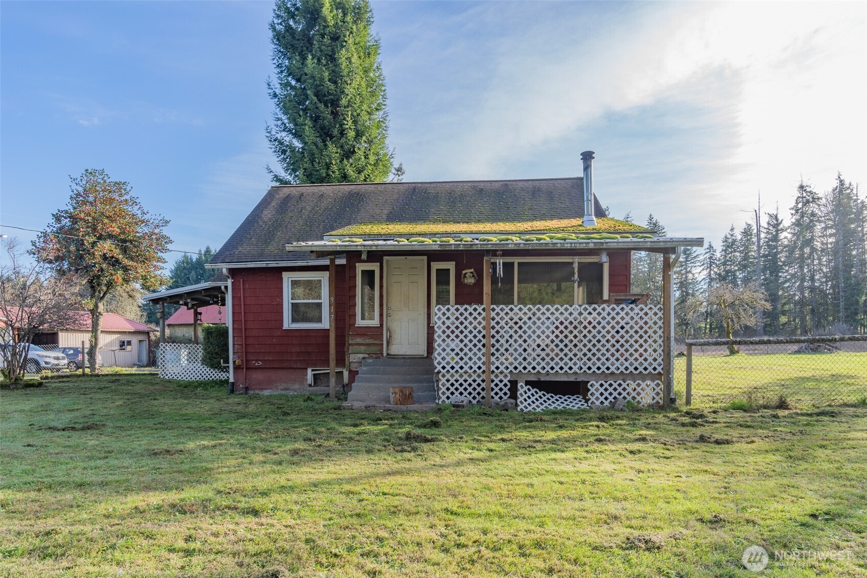 917 Byham Road Winlock, WA 98596 - Photo 12 of 17 a front view of a house with garden