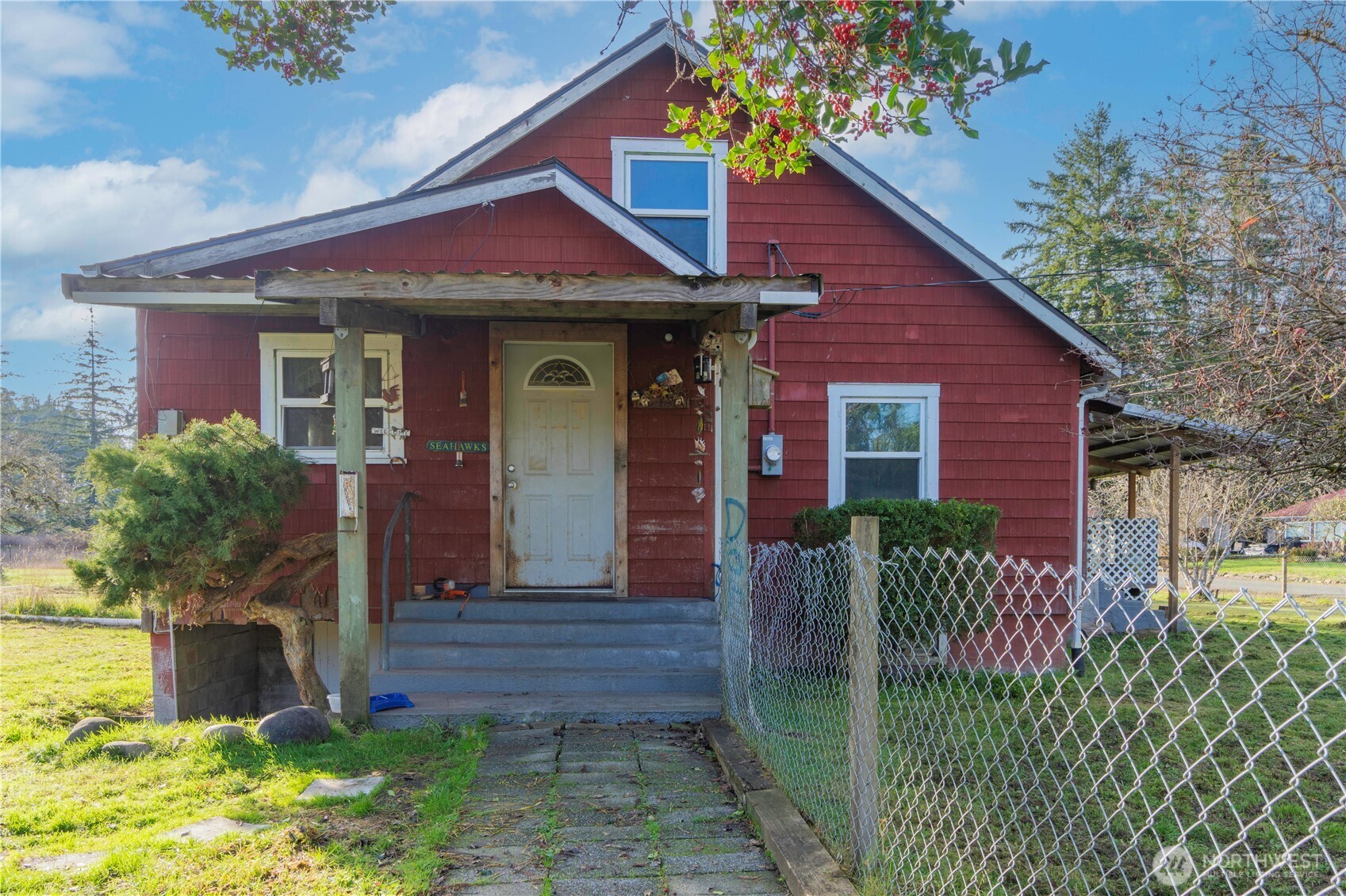 917 Byham Road Winlock, WA 98596 - Photo 15 of 19 a front view of a house with garden