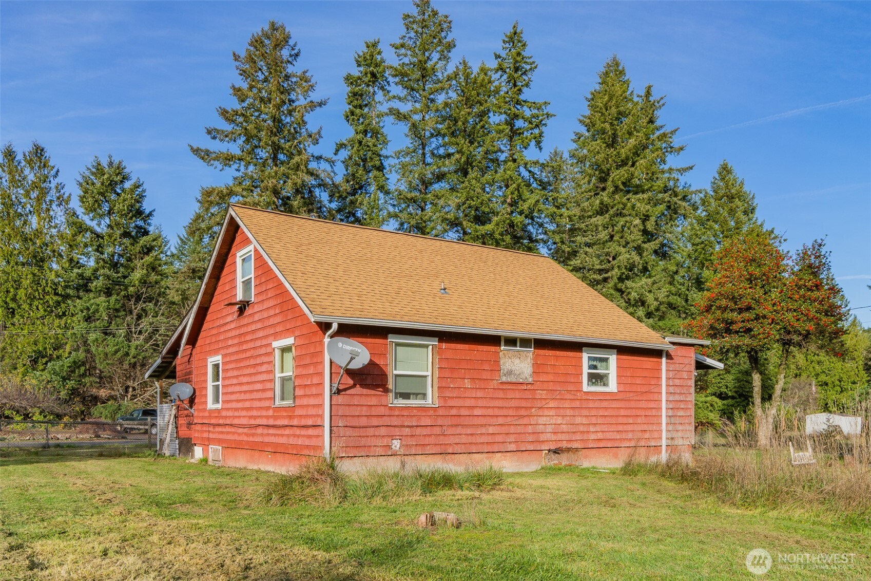 917 Byham Road Winlock, WA 98596 - Photo 2 of 17 a backyard of a house with lots of green space