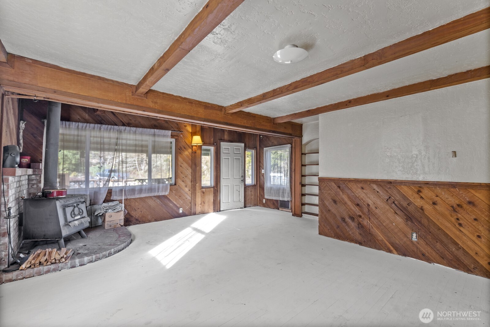 917 Byham Road Winlock, WA 98596 - Photo 4 of 17 a spacious bedroom with a large bed and large windows