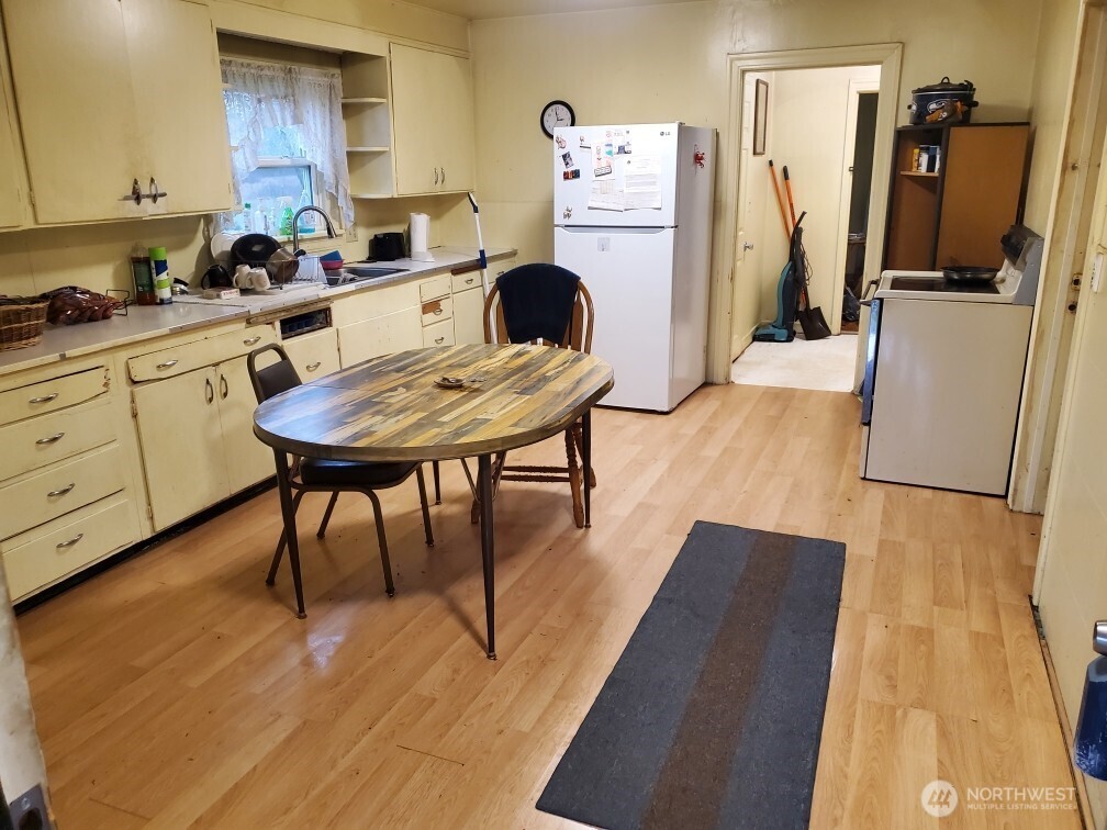 917 Byham Road Winlock, WA 98596 - Photo 6 of 19 a kitchen with stainless steel appliances a stove a refrigerator a sink a dining table and chairs