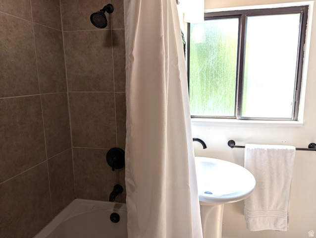 1544 Valley Road Midway, UT 84049 - Photo 14 of 23 Upstairs Bathroom