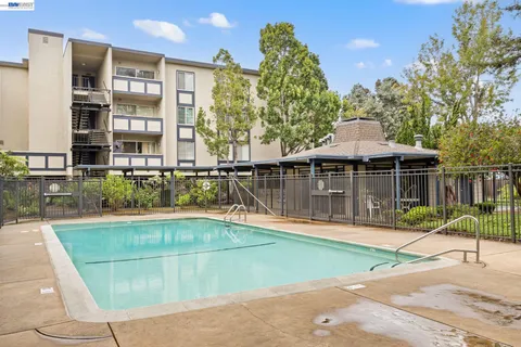 $399,000 | 955 Shorepoint Court, Unit 100, Alameda, CA 94501