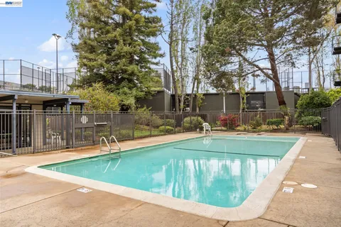 $399,000 | 955 Shorepoint Court, Unit 100, Alameda, CA 94501