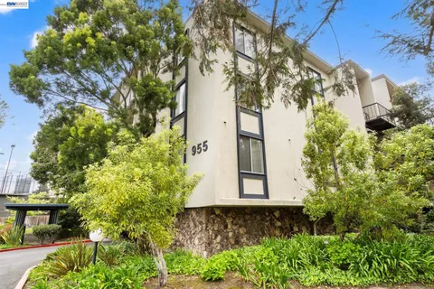 $399,000 | 955 Shorepoint Court, Unit 100, Alameda, CA 94501