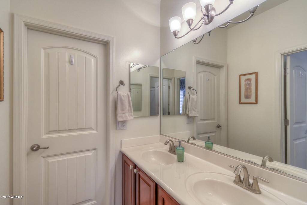 4717 South Burma Road Gilbert, AZ 85297 - Photo 38 of 72 Jack n Jill Bath
