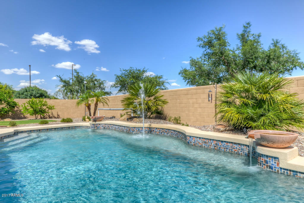 4717 South Burma Road Gilbert, AZ 85297 - Photo 42 of 72 Sparkling Pool