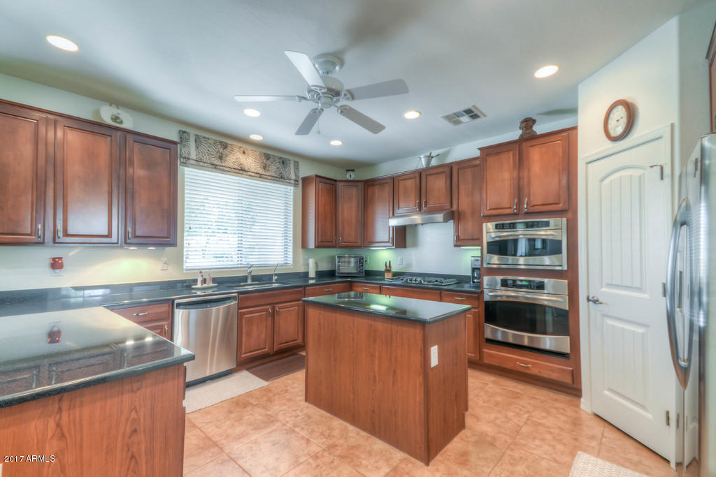 4717 South Burma Road Gilbert, AZ 85297 - Photo 7 of 72 Kitchen