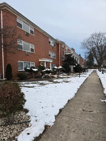 a street view with residential house