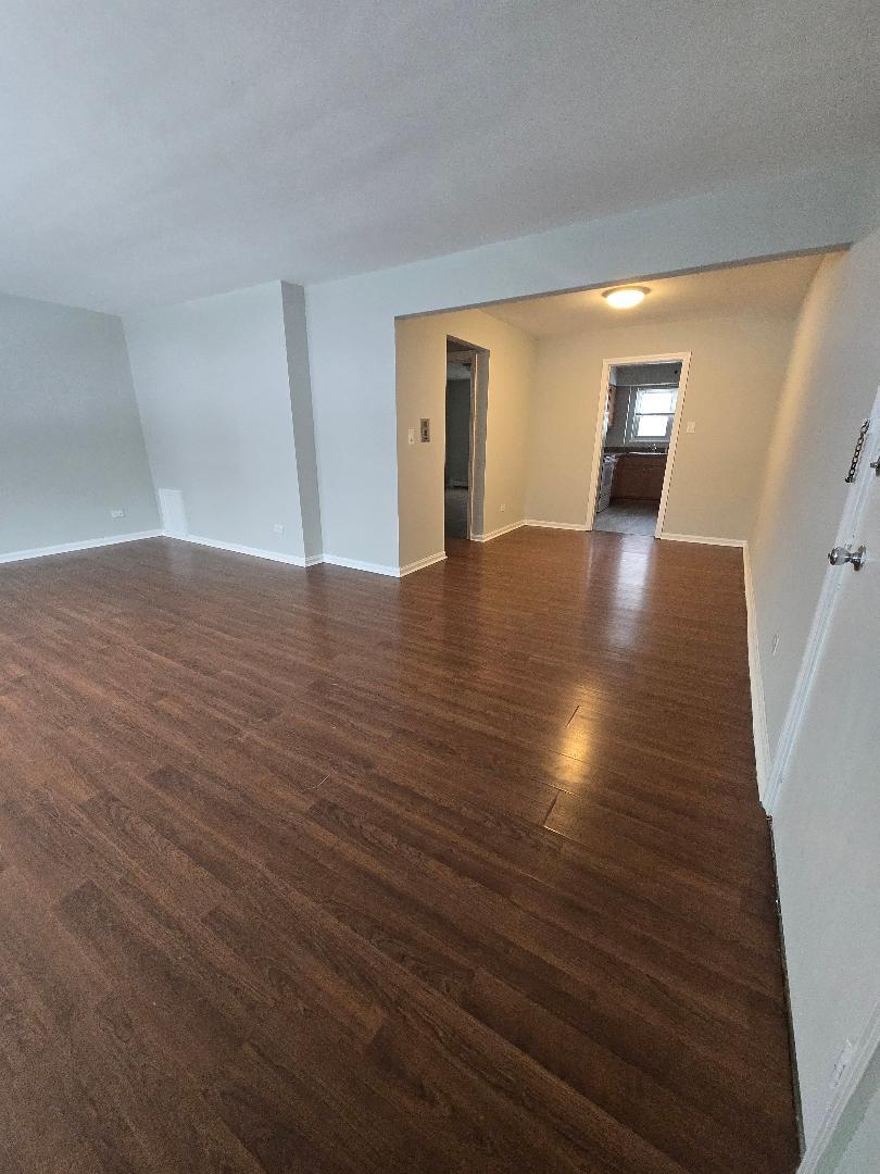 570 Princeton Street, Unit D2W Des Plaines, IL 60016 - Photo 9 of 10 a view of a livingroom with wooden floor