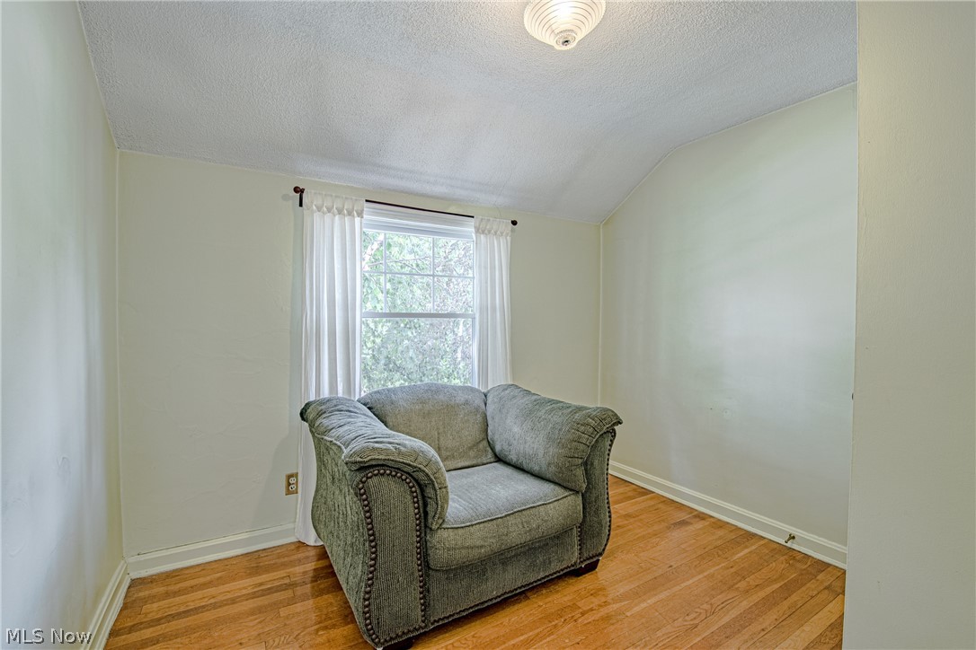4799 Farnhurst Road Cleveland, OH 44124 - Photo 20 of 33