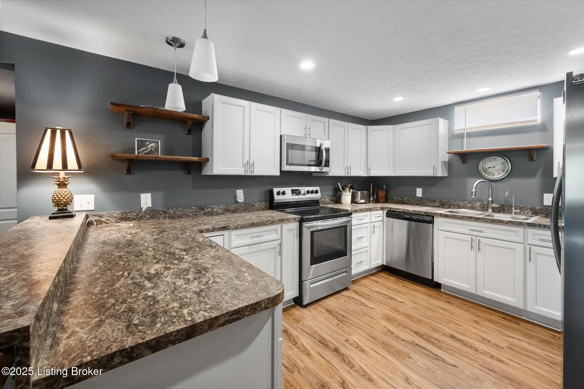 638 Light Lane Shepherdsville, KY 40165 - Photo 15 of 58 041-638 Lights Ln-0249