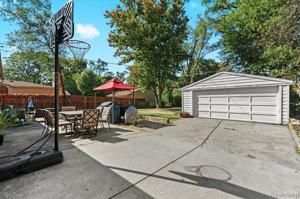 22035 Inkster Road Farmington Hills, MI 48336 - Photo 14 of 17