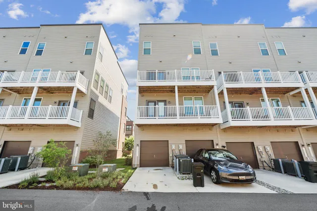 $549,999 | 16324 Connors Way, Unit 11, Rockville, MD 20855
