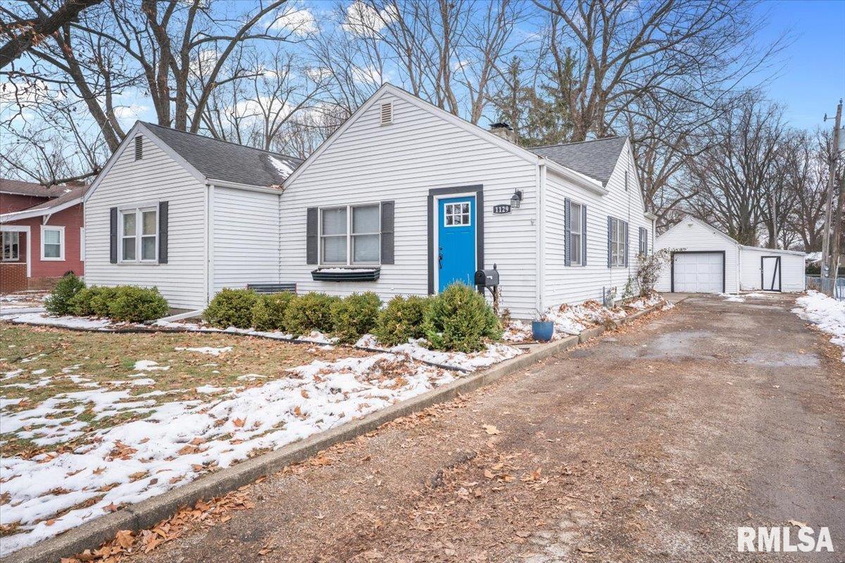 1129 West Urban Avenue Springfield, IL 62704 - Photo 1 of 30